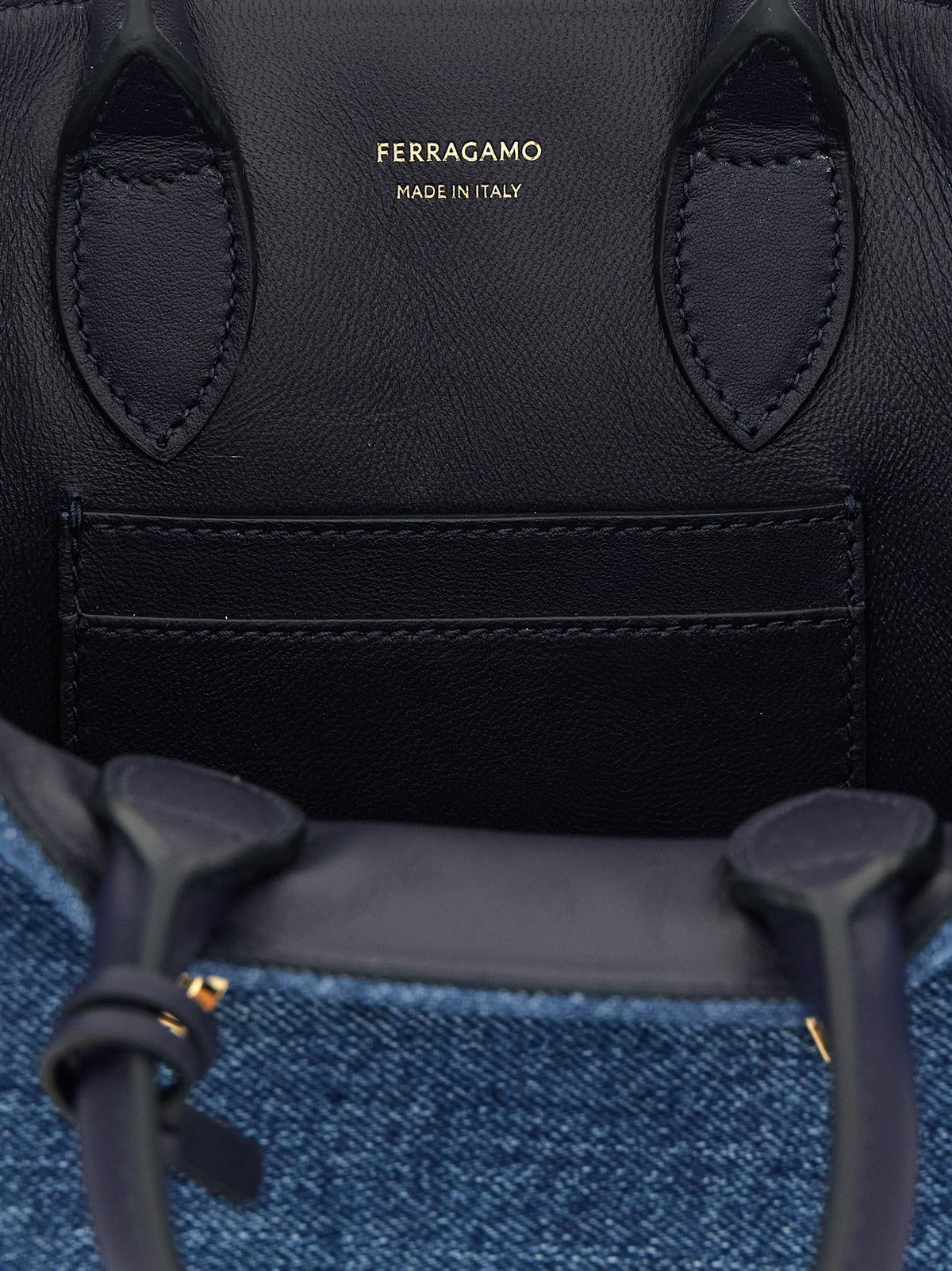 Blaue Stoffhandtasche