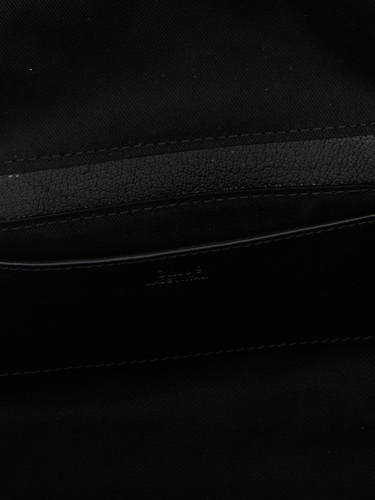 Schwarze Schultertasche aus Büffelleder