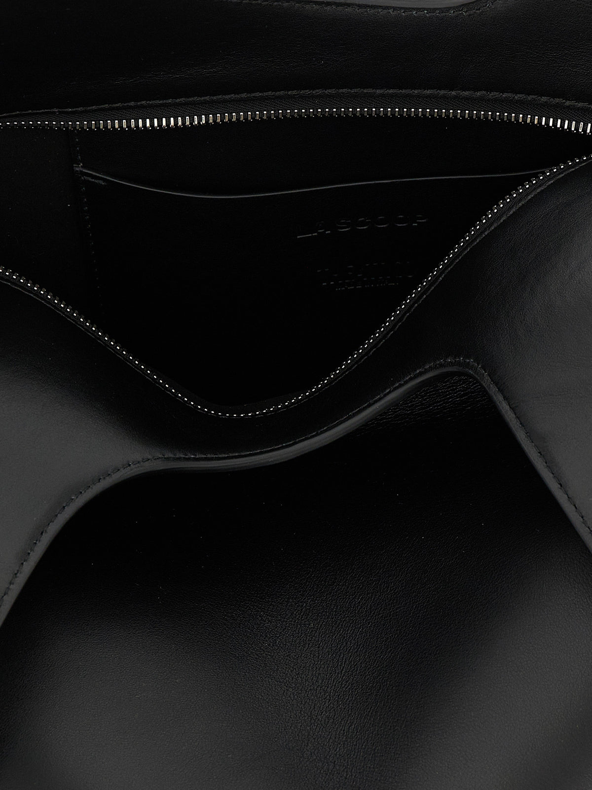 Schwarze Kalbsleder-Schultertasche